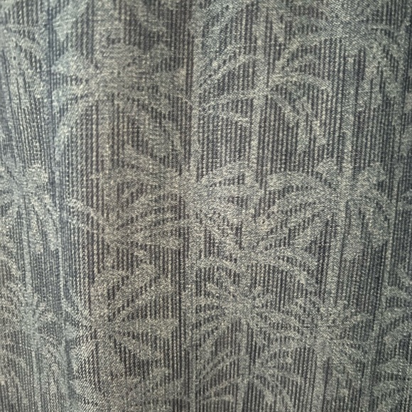 Tommy Bahama 100% Tencel, Blue, XL, Palm Trees Hawaiian Shirt. - Picture 5 of 6